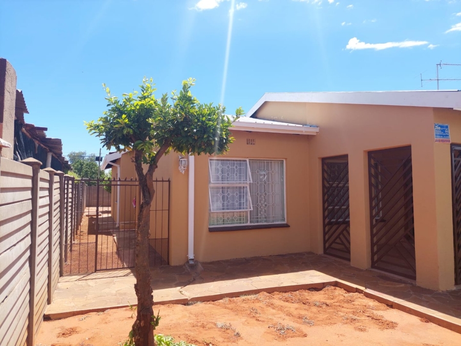 3 Bedroom Property for Sale in Roodepan Northern Cape